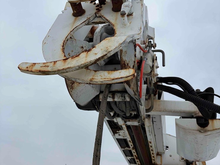 2011-international-digger-derrick-truck-image-9