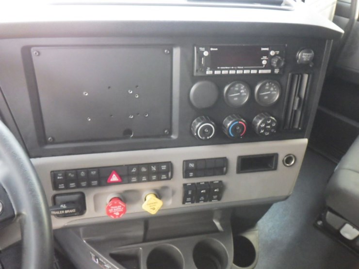 2022-freightliner-cascadia-126-image-20