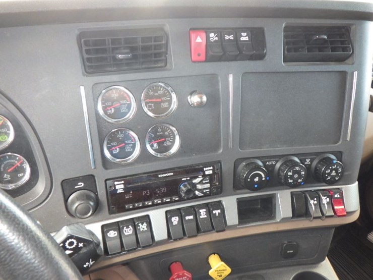 2020-kenworth-t680-image-22