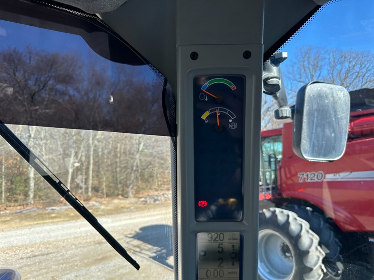 2014-new-holland-t8.330-image-87