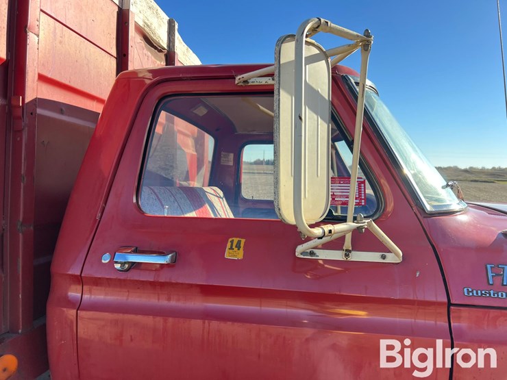 1975-ford-f700-image-9