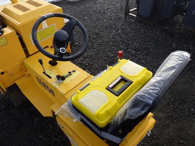 2025-sdlool-850-vibratory-smooth-drum-roller-image-11