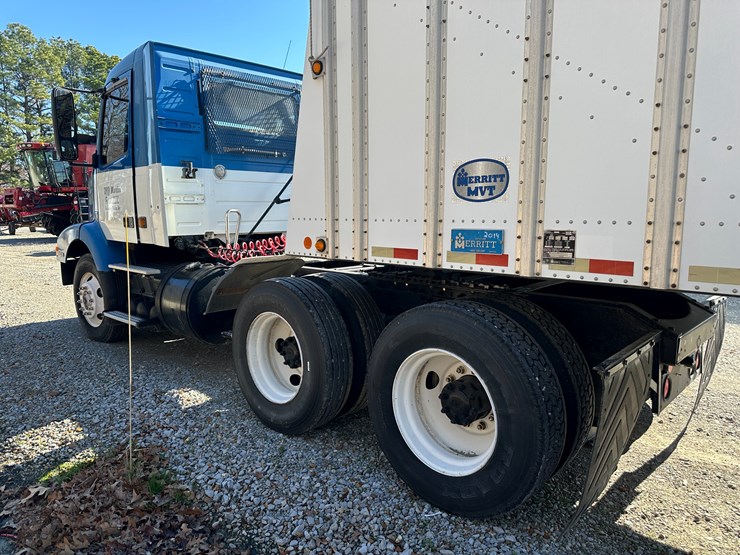 1998-volvo-vn-image-4