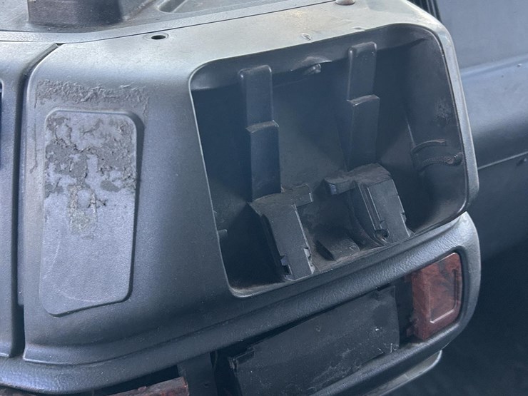 1999-volvo-vnl64t770-image-2