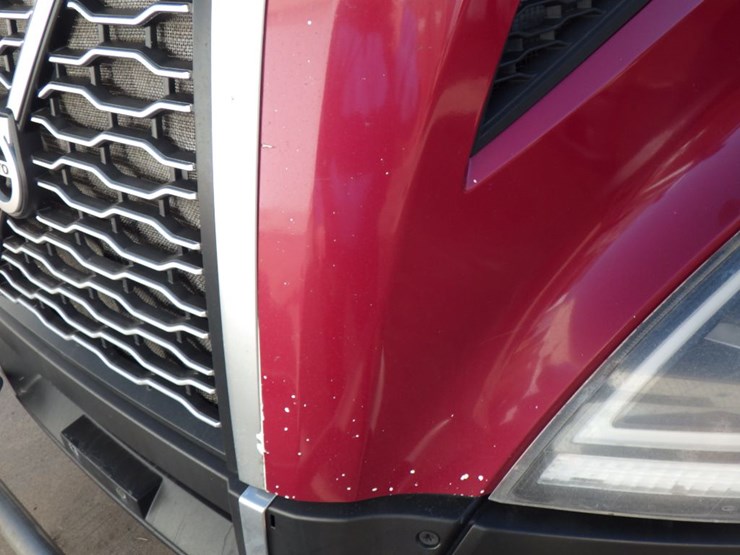 2020-volvo-vnl-760-image-3