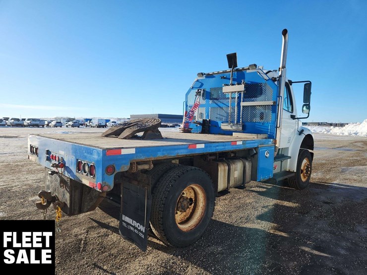 2008-freightliner-m2-106-image-4