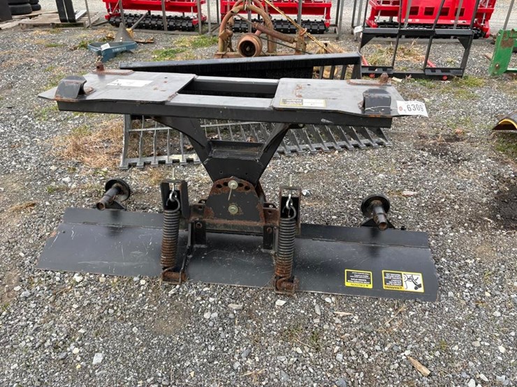 john-deere-72in-loader-mount-blade-image-1