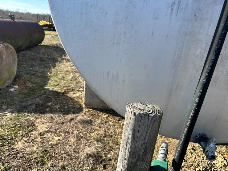 #35828-•-~3,700-gallon-fuel-tank-w/pump-image-14