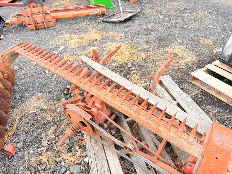 international-2pt-sickle-bar-mower-image-2