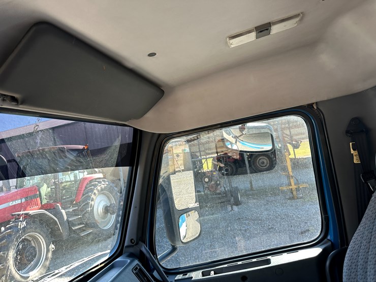 1998-volvo-vn-image-64