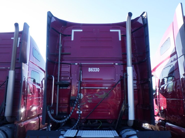 2020-volvo-vnl-760-image-10