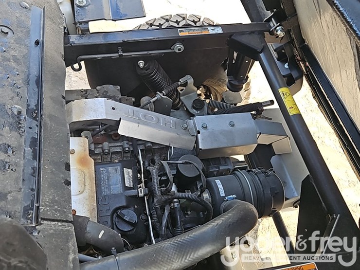 2023-kubota-rtv520-image-17