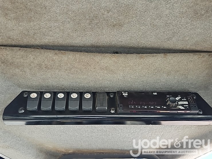 2018-caterpillar-d6n-image-30