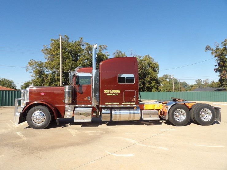2022-peterbilt-389-image-15