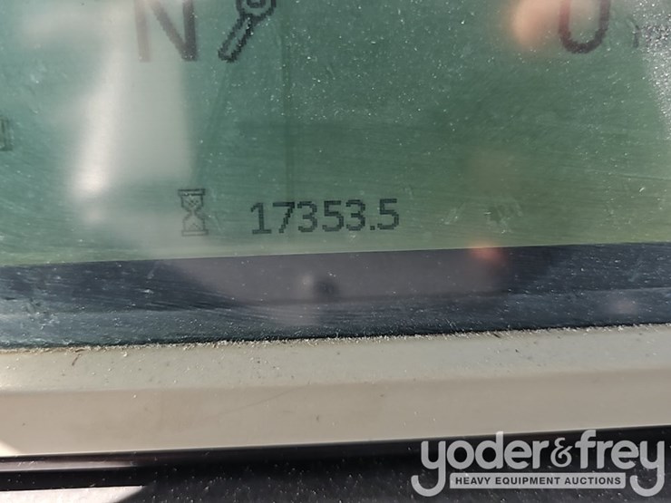 2016-caterpillar-725c2-image-43