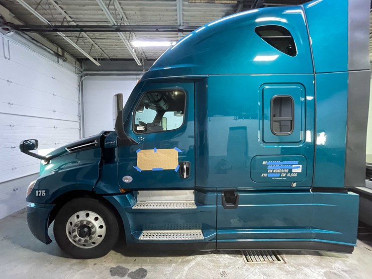 #6223-•-2022-freightliner-cascadia-semi-truck-(title-in-delay)-image-10