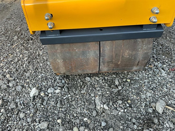 #1252-•-unused-future-ft850-ride-on-road-roller-image-14