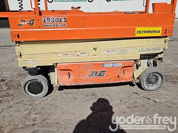 2016-jlg-1930es-image-10