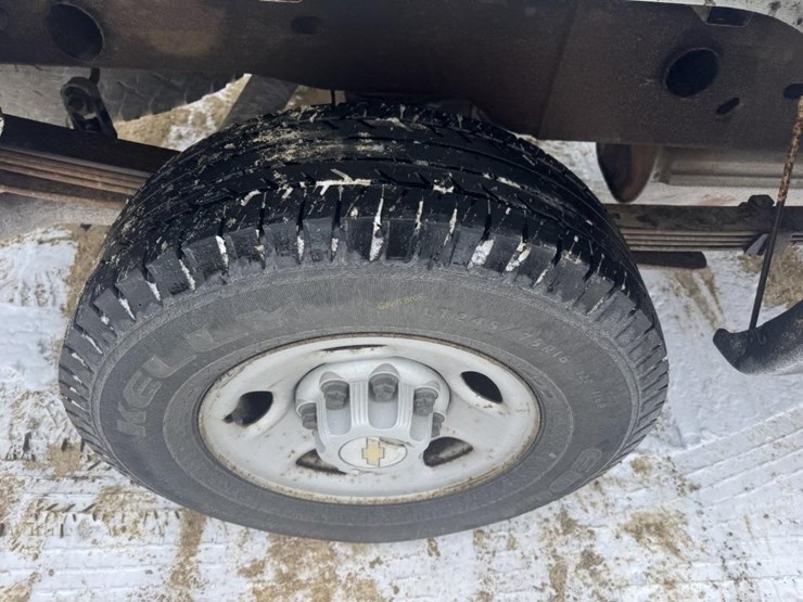 2002-chevrolet-silverado-2500-image-8