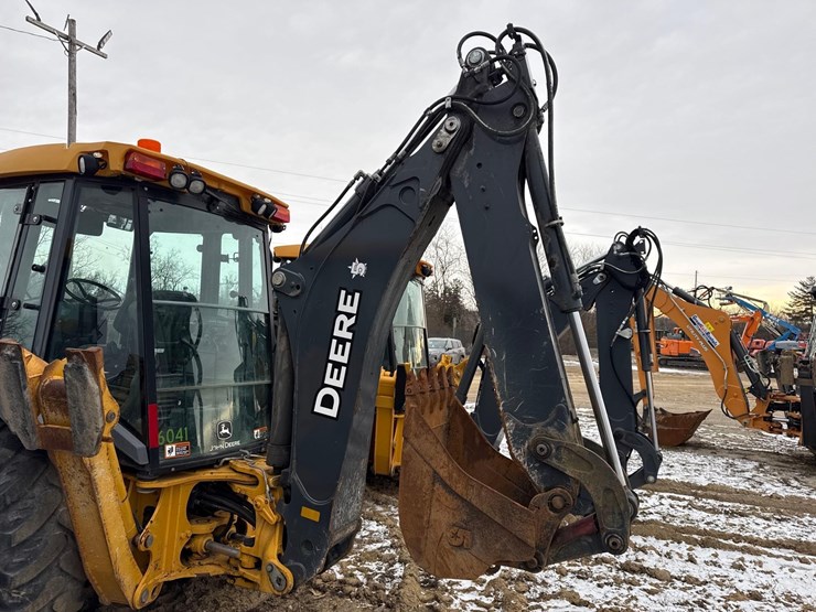 2022-john-deere-310-image-5