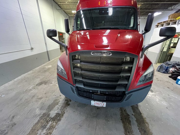 #6226-•-2021-freightliner-cascadia-semi-truck-(title-in-delay)-image-17