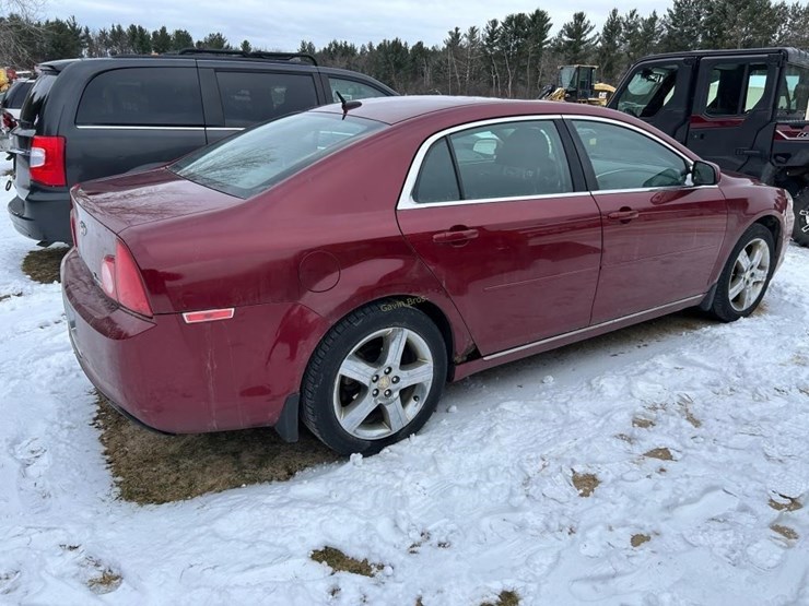 2011-chevrolet-malibu-sedan-image-5