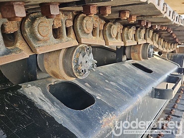 2021-caterpillar-325-image-23