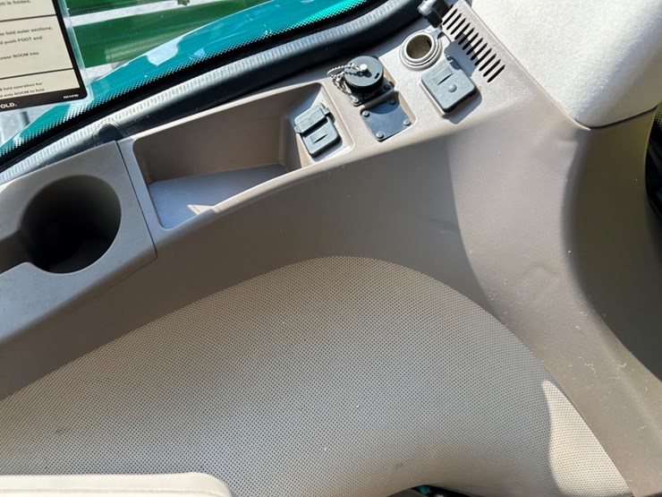 2015-john-deere-r4030-image-51