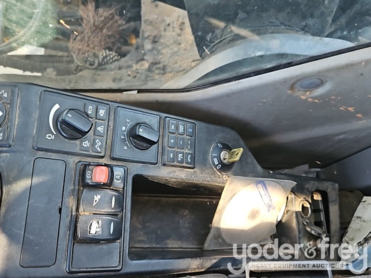 2016-volvo-ew180e-image-37