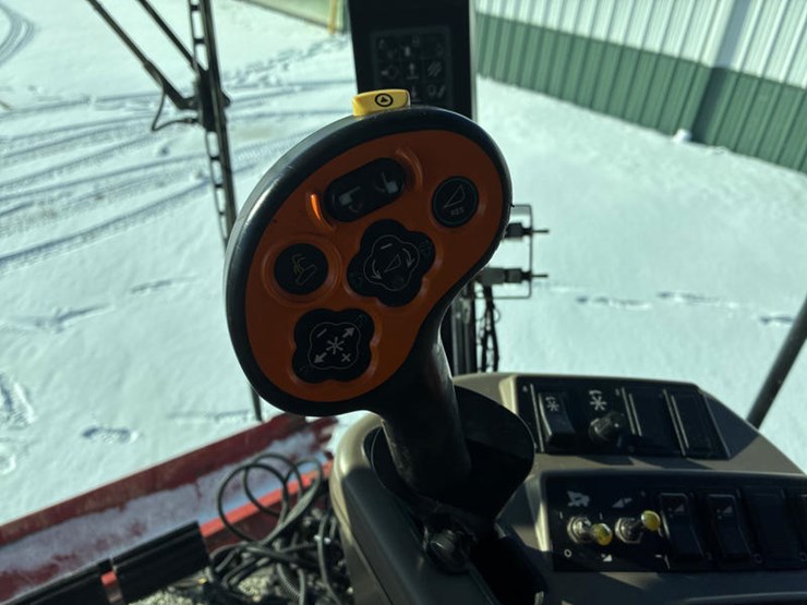 2010-case-ih-6088-image-102