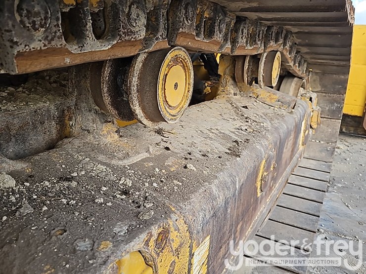 2021-komatsu-d51px-24-image-10