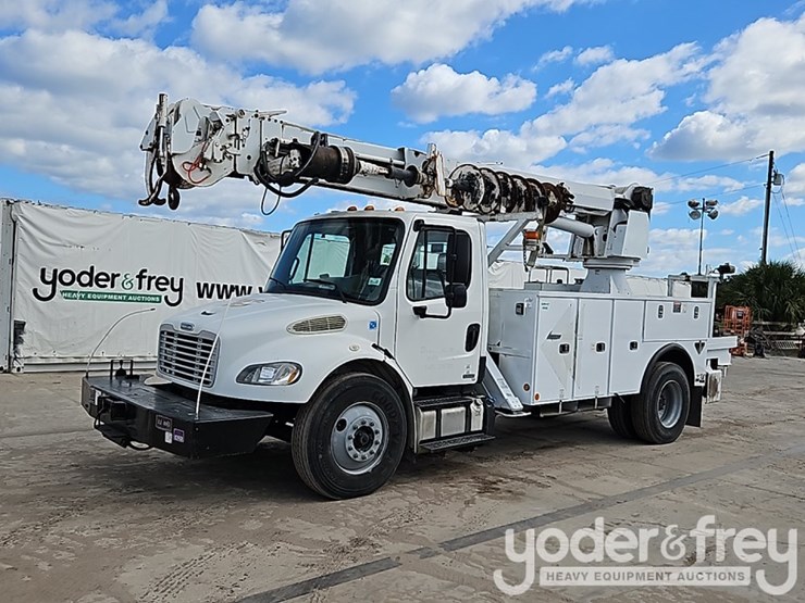 2011-freightliner-m2-106-image-1