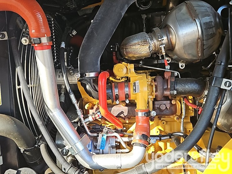 2024-caterpillar-910-image-23