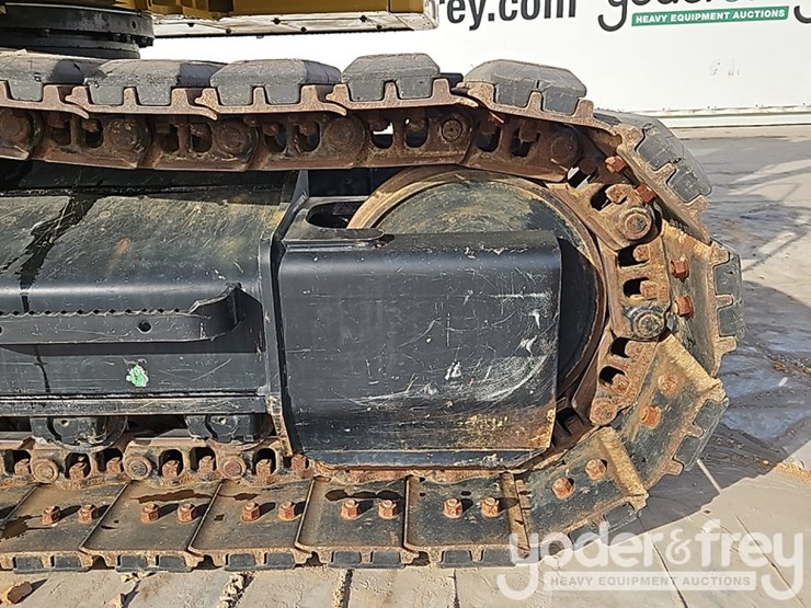 2021-caterpillar-325-image-12