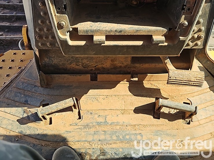 2017-deere-700k-lgp-image-34