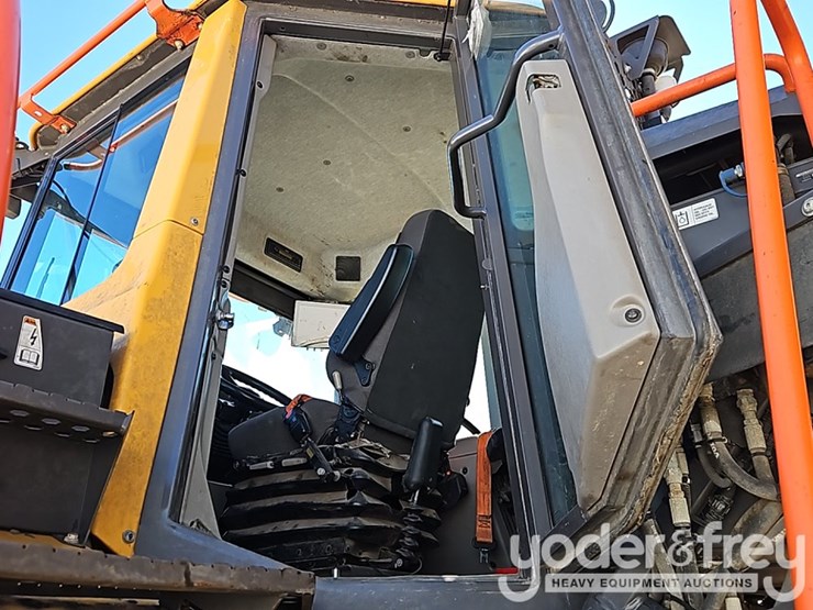 2021-volvo-a40g-image-24