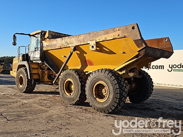 2019-deere-310e-image-4