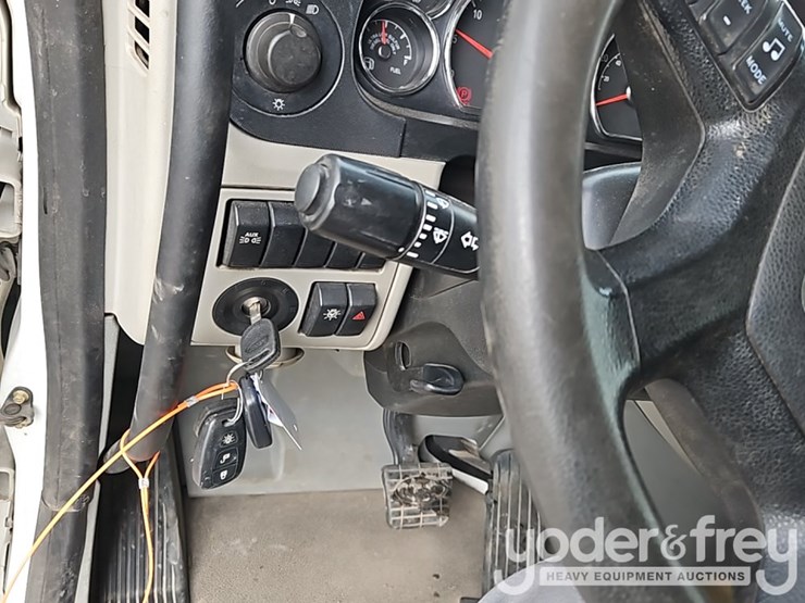 2021-peterbilt-567-image-32