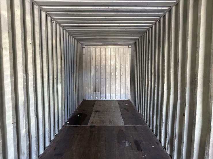 #5002-•-40'-shipping-container-image-9