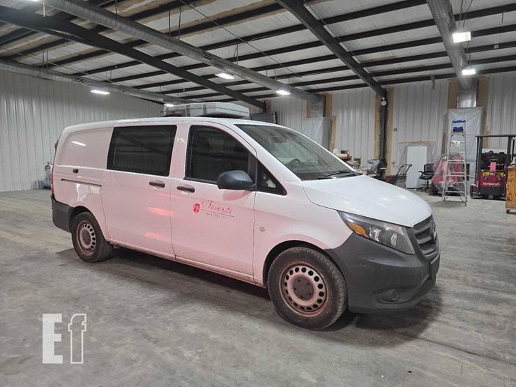 2017-mercedes-benz-metris-image-2