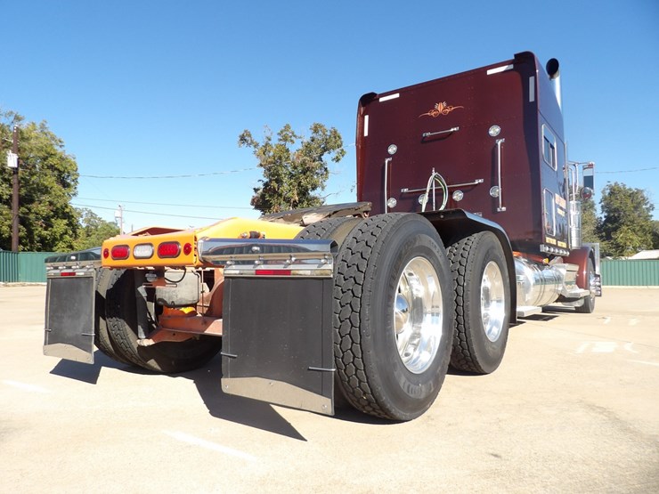 2022-peterbilt-389-image-12