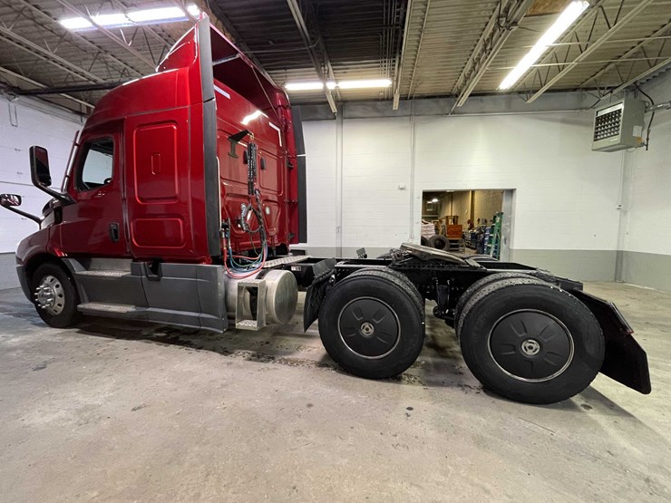 #6226-•-2021-freightliner-cascadia-semi-truck-(title-in-delay)-image-8