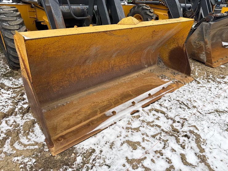 2022-john-deere-310-image-9