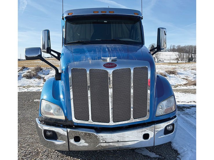 2019-peterbilt-579-image-3