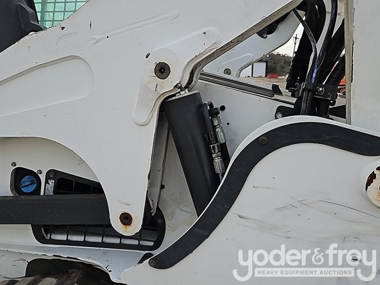 2018-bobcat-t870-image-21