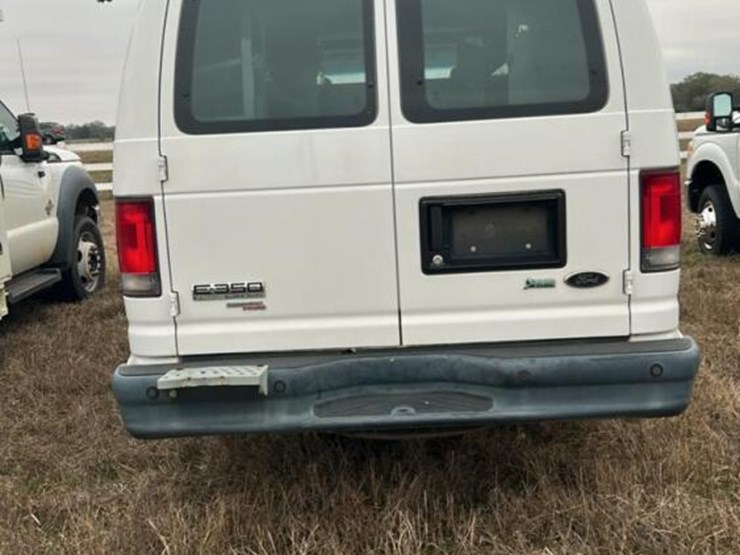 2014-ford-e350-image-4