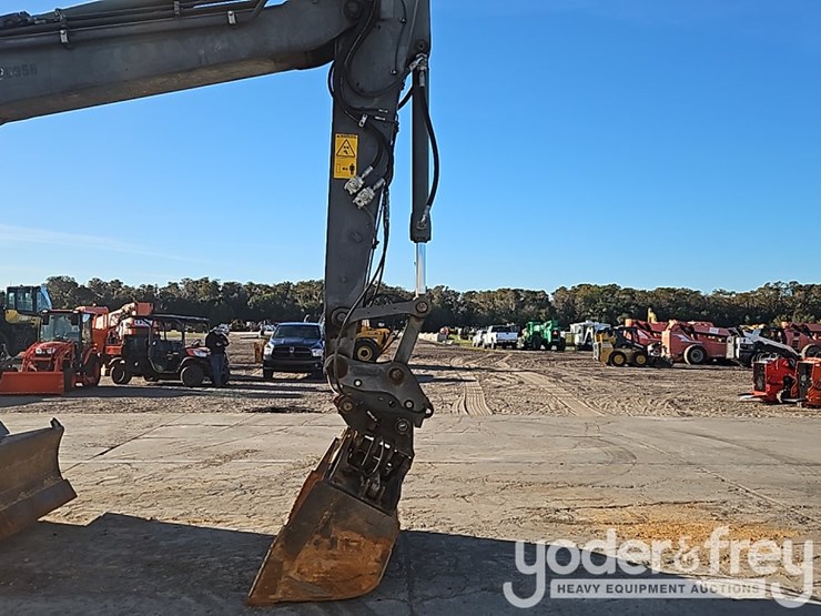 2016-volvo-ew180e-image-14