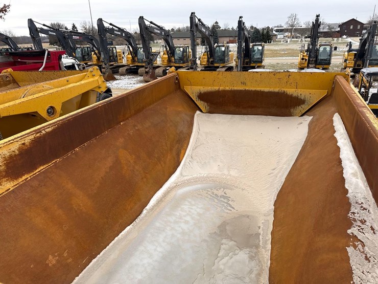 2023-deere-260e-image-9