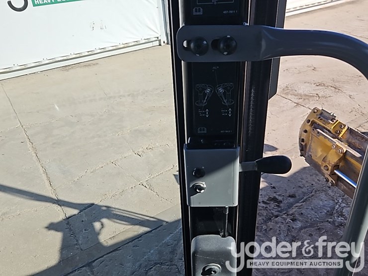 2019-caterpillar-12m3-image-35