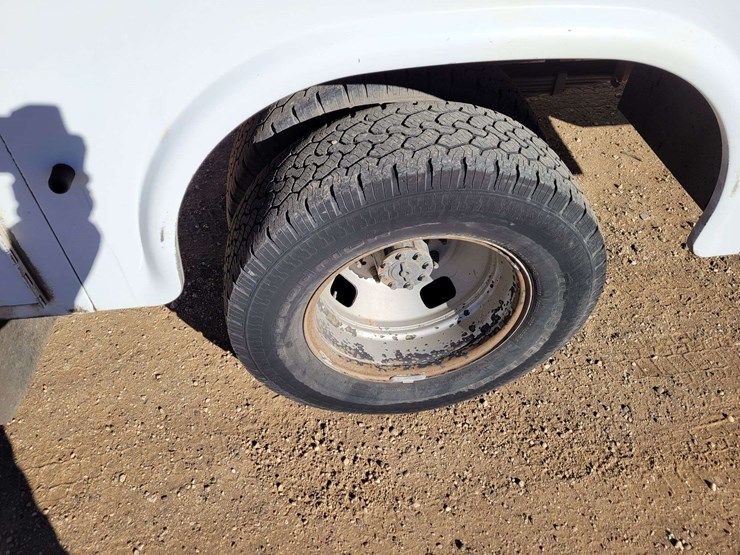 2010-ford-f350-image-18